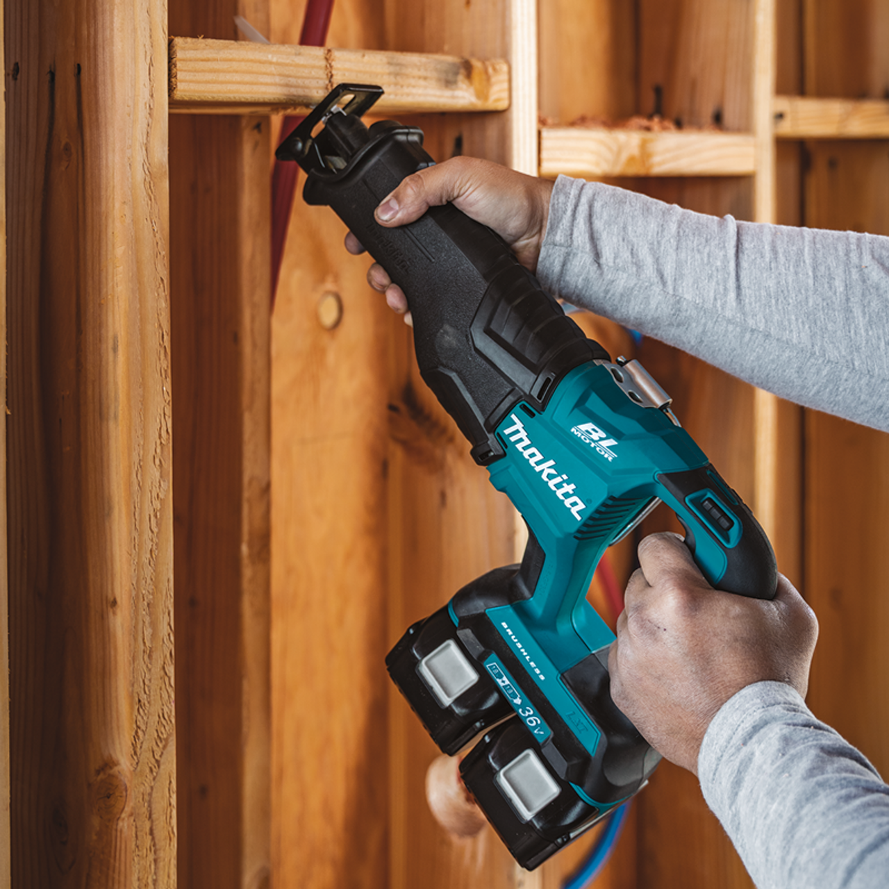 36V (18V X2) LXT? Brushless Recipro Saw Kit (5.0Ah), Makita-built 2-speed  brushless motor,