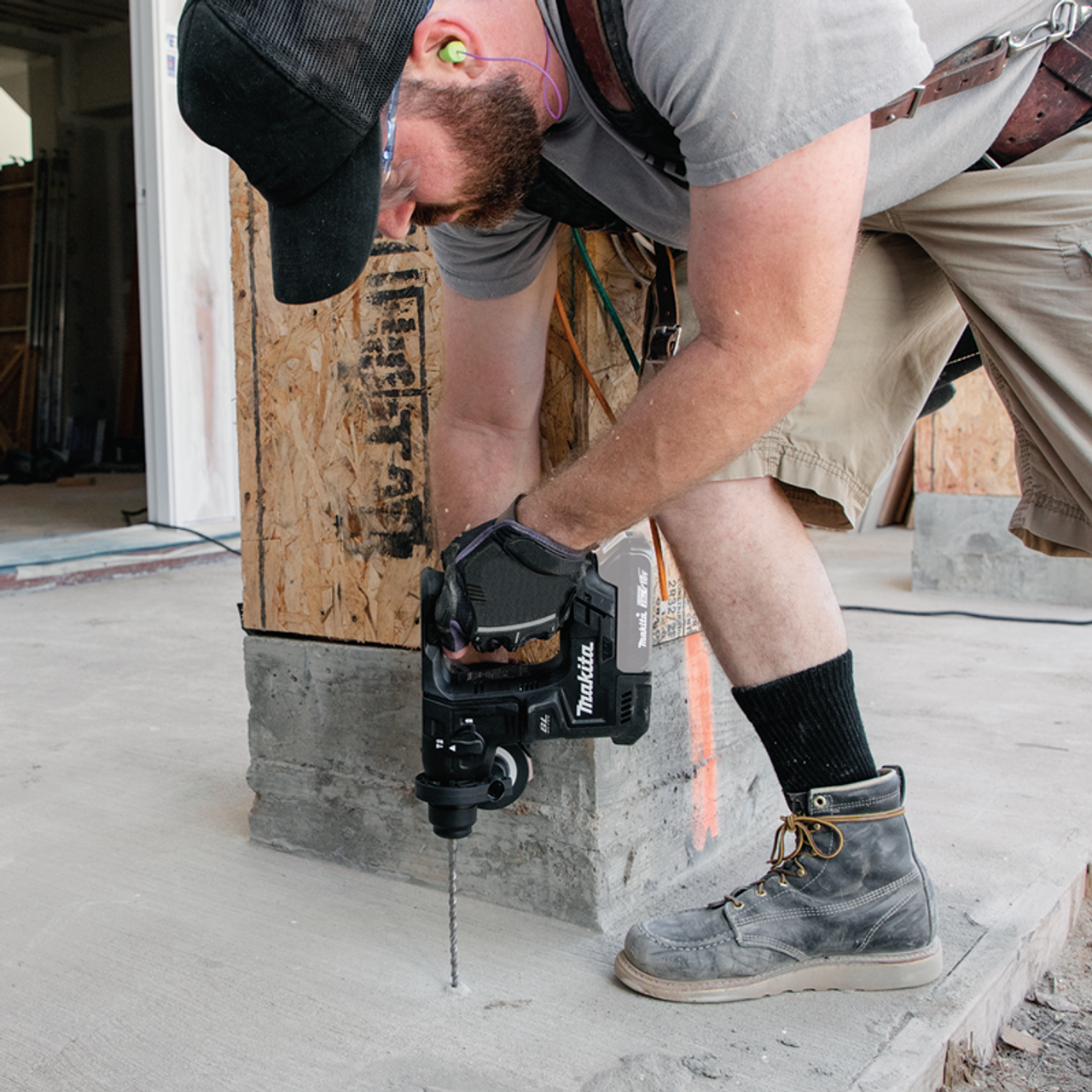 18V LXT? Lithium-Ion Sub-Compact Brushless Cordless 11/16" Rotary Hammer, accepts SDS-PLUS bits, Tool Only, XRH06ZB