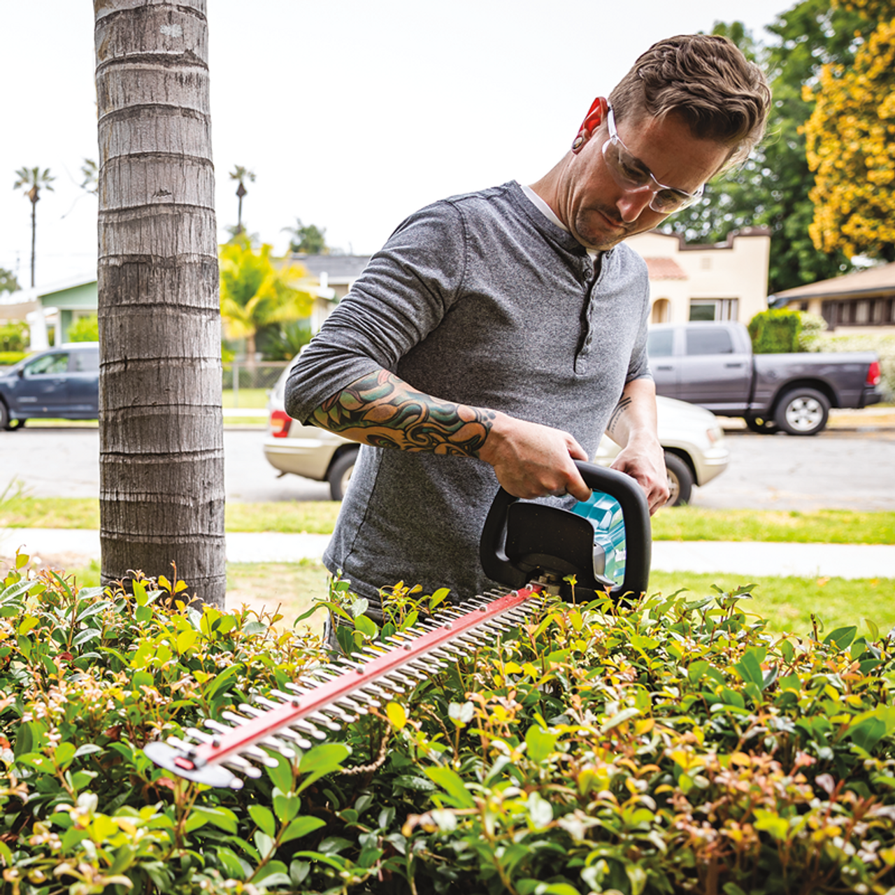 18V LXT? Lithium-Ion Brushless Cordless 30" Hedge Trimmer Kit (5.0Ah), everse function, XHU08T