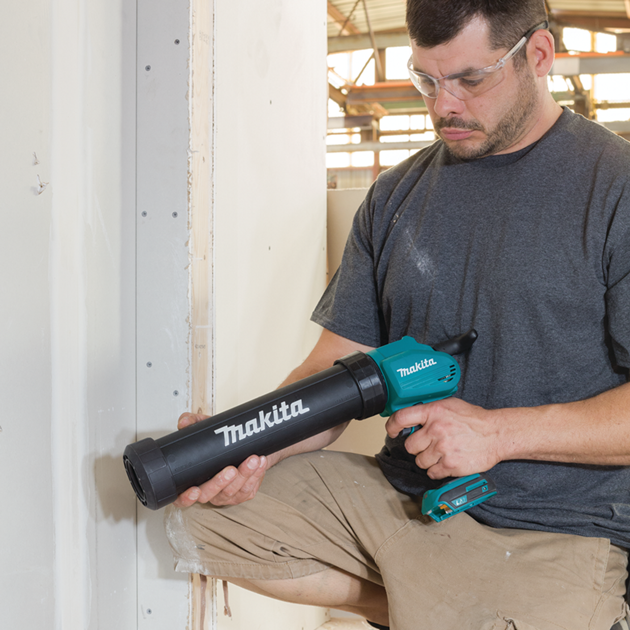 18V LXT? Lithium-Ion Cordless 29 oz. Caulk and Adhesive Gun, Tool Only, Rubberized soft grip,