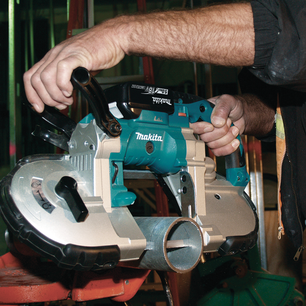 18V LXT? Lithium-Ion Cordless Portable Band Saw Kit (5.0Ah), Makita-built motor, XBP02TX