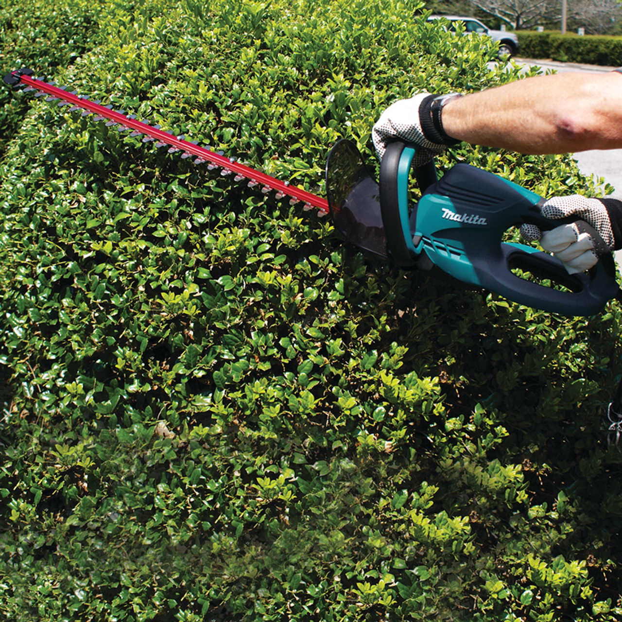 25" Electric Hedge Trimmer, Well balanced design, UH6570