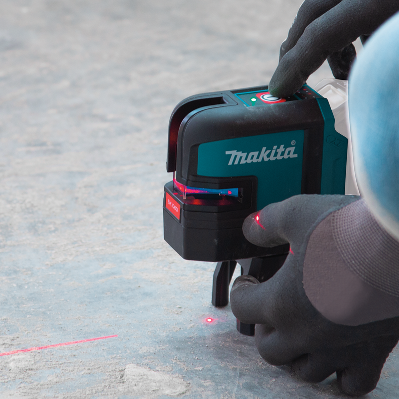 Makita SK105DZ 12V max CXT Lithium-Ion Cordless Self-Leveling Cross-Line  Red Beam Laser, Tool Only 