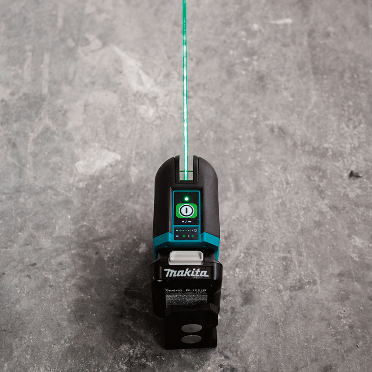 12V max CXT? Lithium-Ion Cordless Self-Leveling Cross-Line Green Beam Laser Kit (2.0Ah), SK105GDNAX