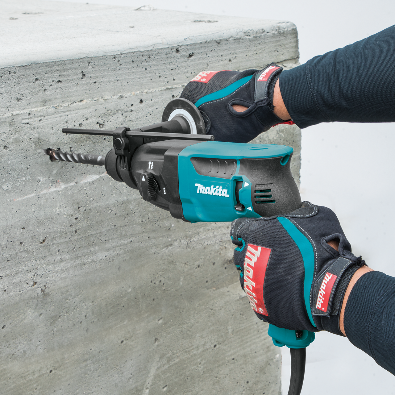 11/16" Rotary Hammer, accepts SDS-PLUS bits, HR1840