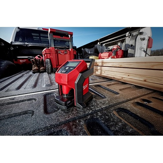 Milwaukee M12™ Compact Inflator kit 2475-21XC