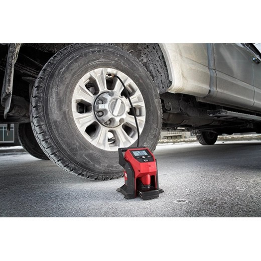 Milwaukee M12™ Compact Inflator kit 2475-21XC