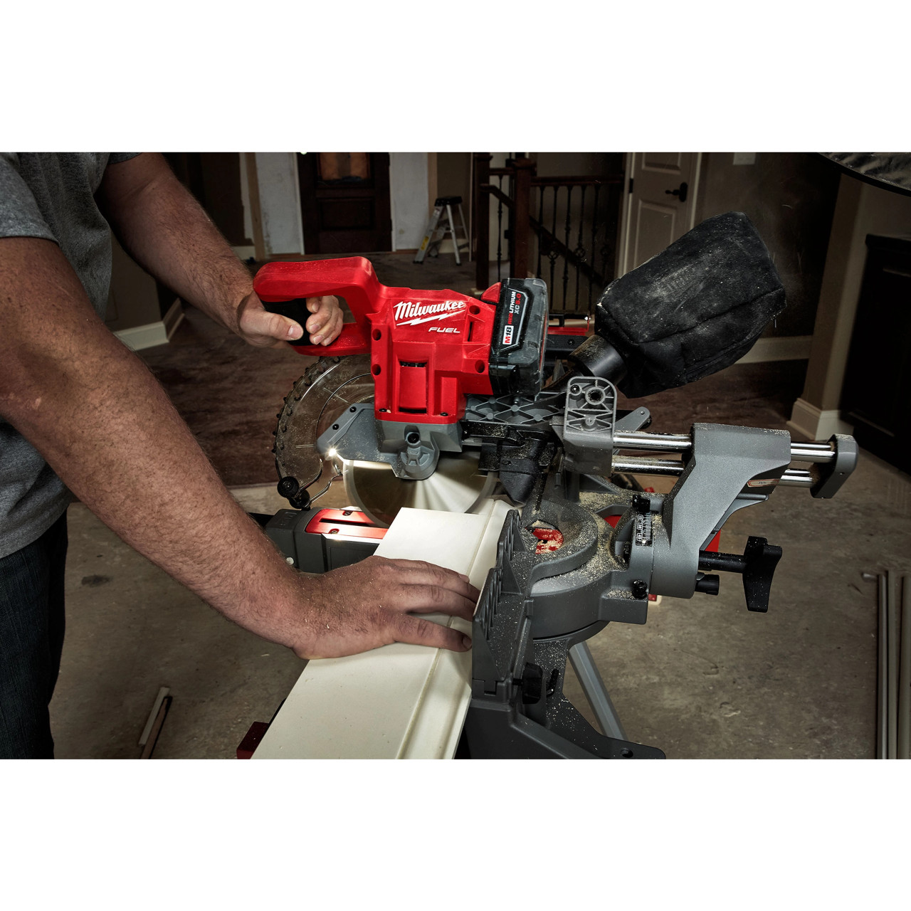 Milwaukee M18 FUEL™ 7-1/4” Dual Bevel Sliding Compound Miter Saw Kit 2733-21