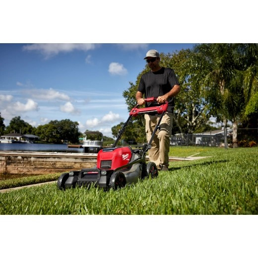 Milwaukee M18 FUEL™ 21" Self-Propelled Dual Battery Mower Kit 2823-22HD