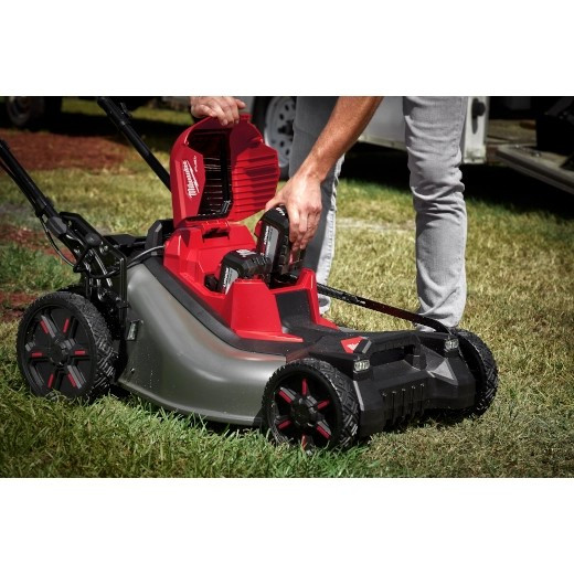 Milwaukee M18 FUEL™ 21" Self-Propelled Dual Battery Mower Kit 2823-22HD