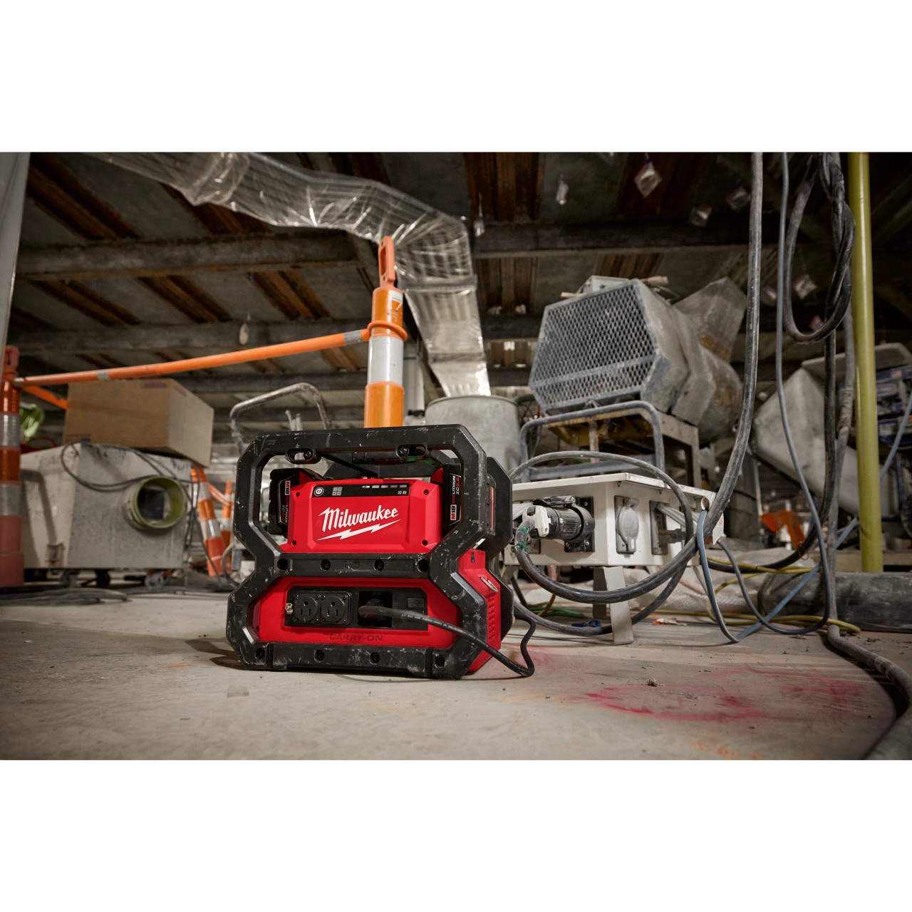 Milwaukee M18™ CARRY-ON™ 3600W/1800W Power Supply 2845-20