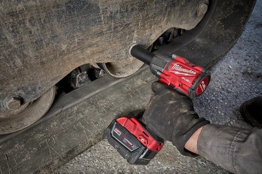 Milwaukee M18 FUEL™ 1/2 " Mid-Torque Impact Wrench w/ Friction Ring Kit 2962-22R