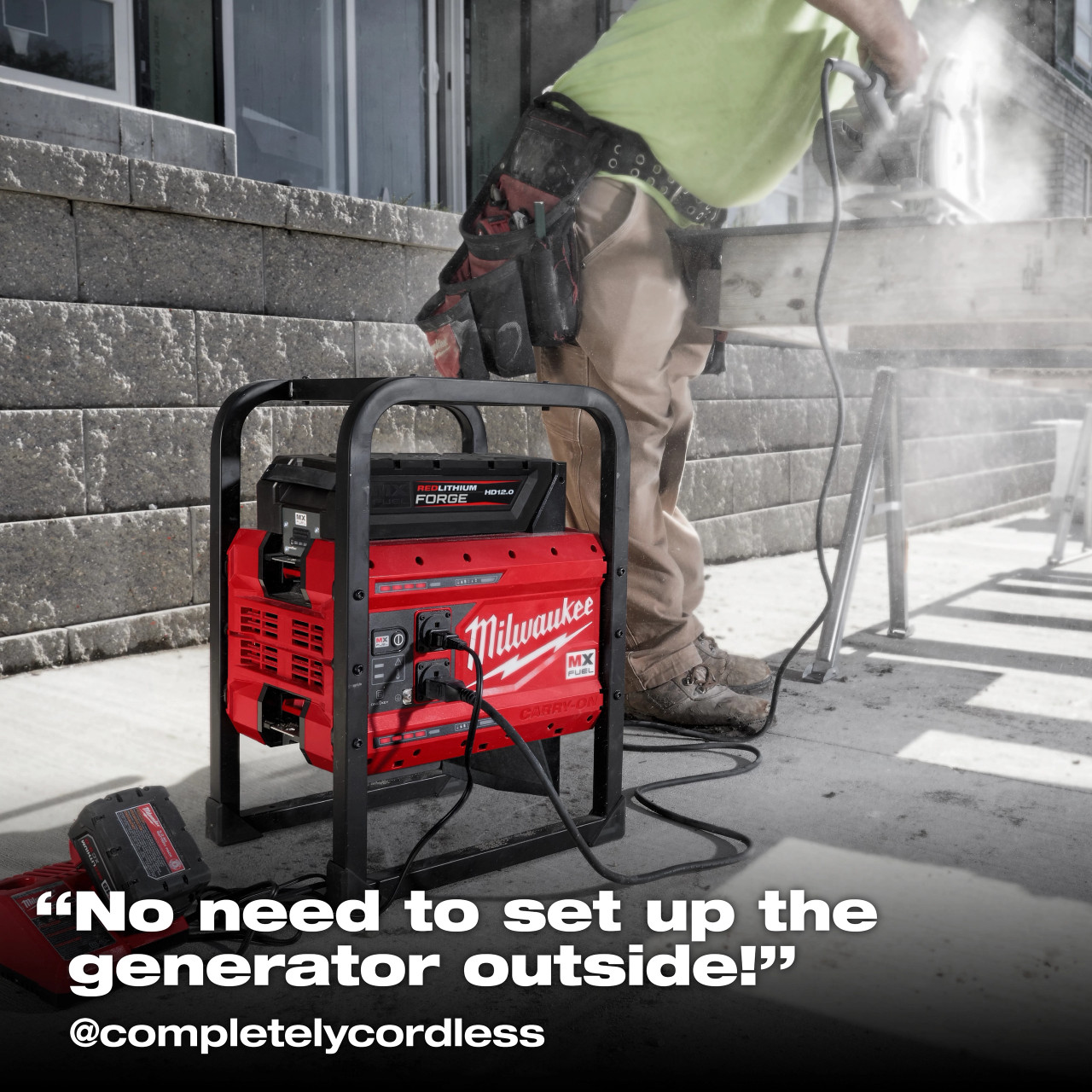 Milwaukee MX FUEL™ CARRY-ON™ 3600W/1800W Power Supply and Charger with MX FUEL™ REDLITHIUM™ FORGE™ HD12.0 MXF002-1HD812