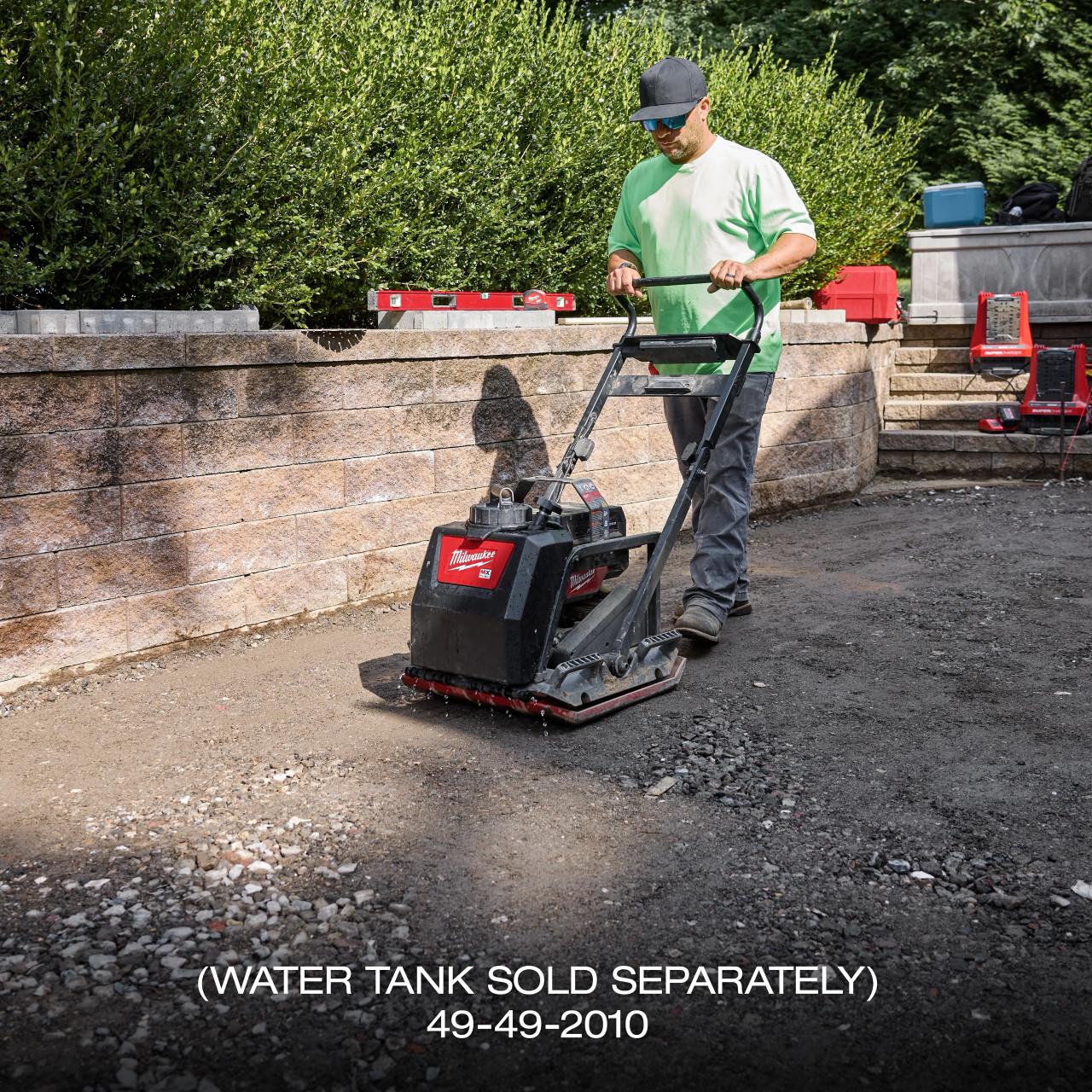 Milwaukee MX FUEL™ 20" Plate Compactor Kit MXF220-2HD