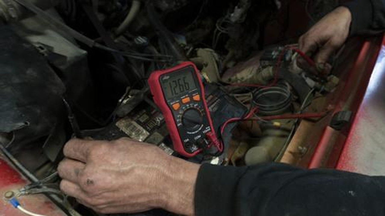 82600 CAT III DIGITAL MULTIMETER