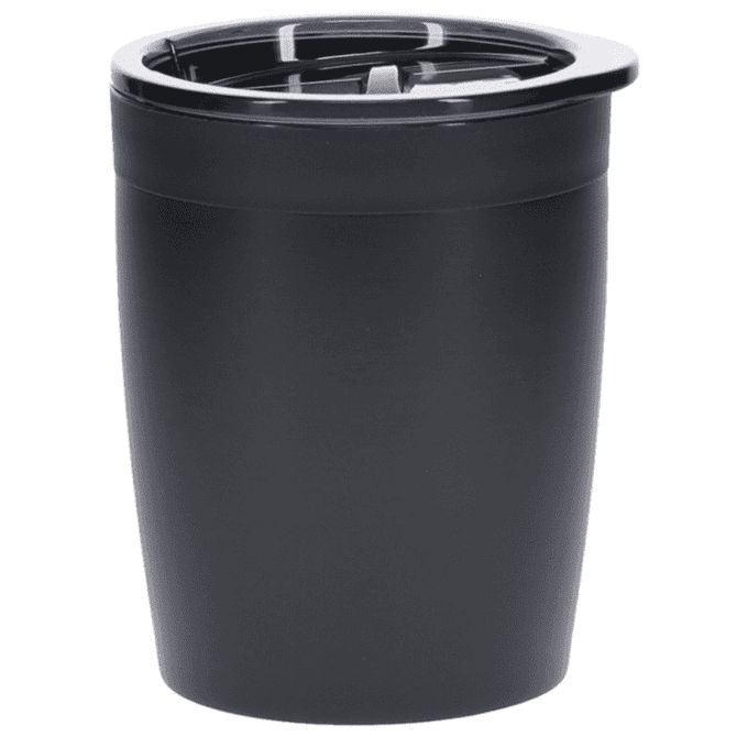 A black coffee mug with a lid and a slot for a straw, featuring a branding logo.