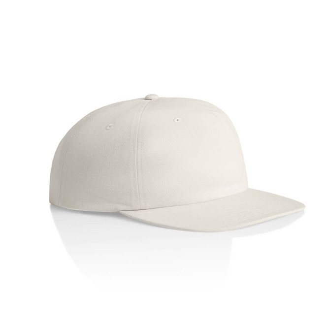 A cotton cap in a light beige colour, featuring a flat brim and an adjustable strap at the back.