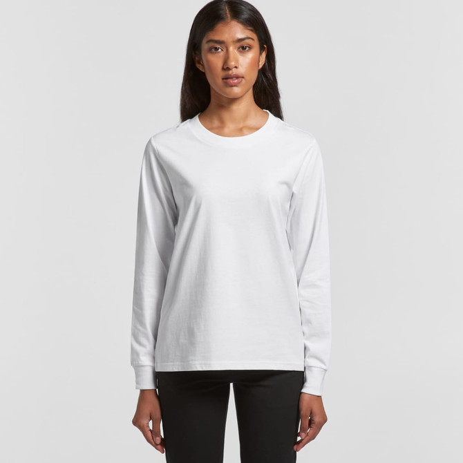 A white long-sleeve T-shirt featuring a round neckline and a logo. The model is wearing black pants.