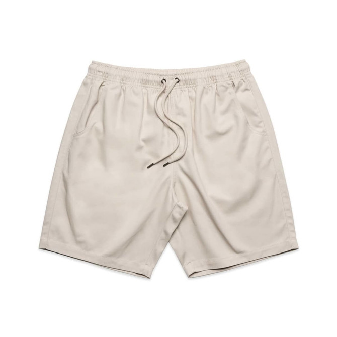 Walk shorts in a light beige colour with an elastic waistband and drawstring, featuring side pockets.