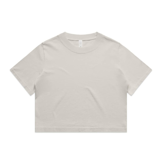A light beige cropped t-shirt featuring short sleeves and a round neckline. The shirt has a simple design and a logo.