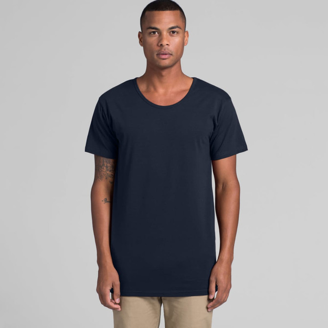 A model wearing a black T-shirt with short sleeves, featuring a round neckline and a simple design.