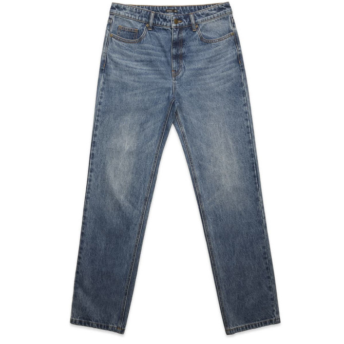 Straight jeans in a faded blue denim with a classic five-pocket design and a logo on the waistband.