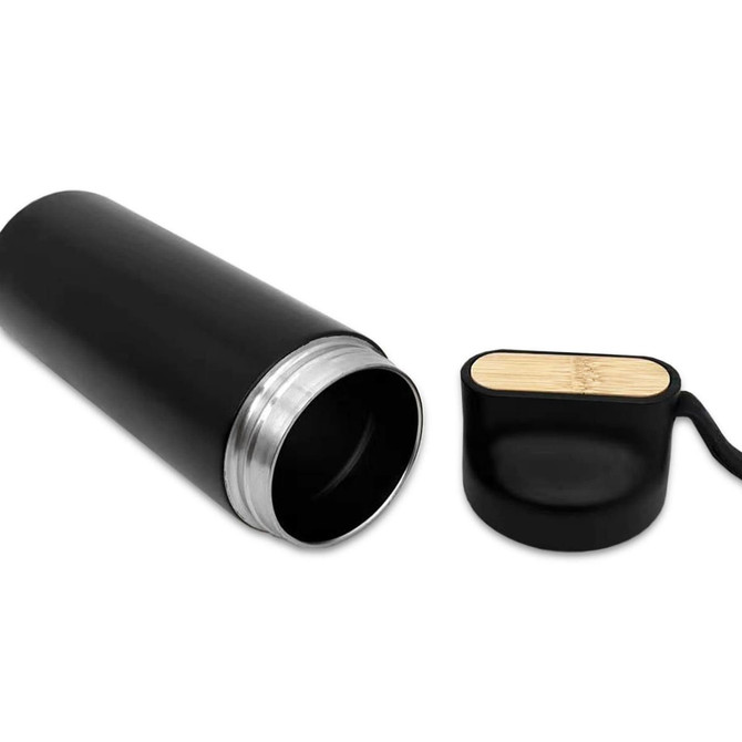 A drink bottle in sleek black with a bamboo lid, featuring a metallic finish and a removable cap.