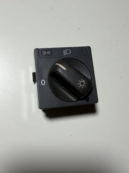 1998-2002 Volvo C70 S70 V70 Headlight Headlight Lamp Control Switch 8601773