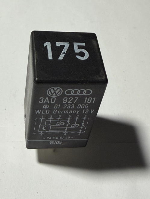 99-05 Volkswagen Jetta Accessory Power Relay #175 3A0927181, 61233005 Black