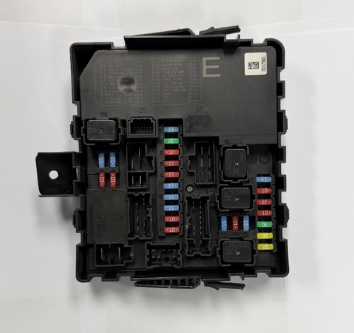 2010-2015 Nissan Armada Titan Xterra Pathfinder Engine Fuse Box 284B7 ZE03B