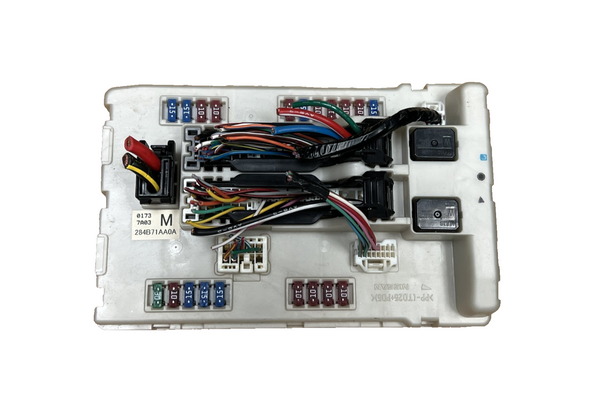 2007 2008 2009 Nissan Altima IPDM Power Supply Module Fuse Box OEM 284B71AA0A 2007 2008 2009 Nissan Altima IPDM Power Supply Module Fuse Box OEM 284B71AA0A