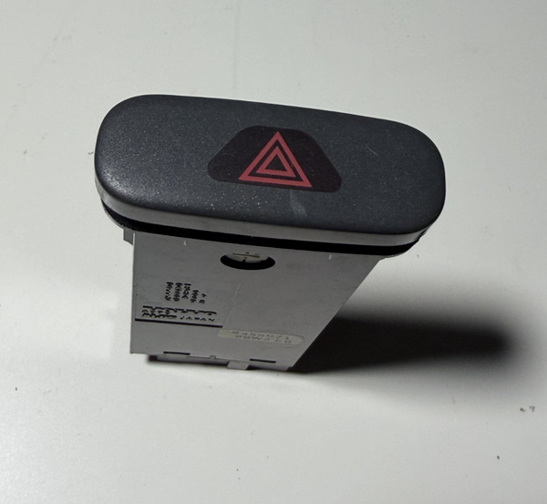 Hazard Light Flasher Switch 9459071 fits 1998 1999 2000 Volvo V70 S70