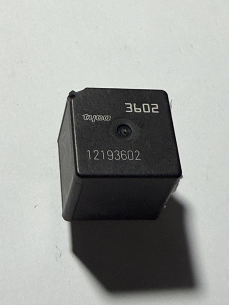Tyco 5-Pin Automotive Relay 40A 12VDC 12193602, 3602 Black