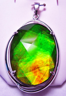 Korite Ammolite Faceted Oval Rosalind Pendant 18KSP Korite Ammolite Faceted Oval Rosalind Pendant 18KSP