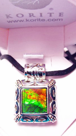 Korite Ammolite Square Howie Pendant 21KSP Korite Ammolite Square Howie Pendant 21KSP
