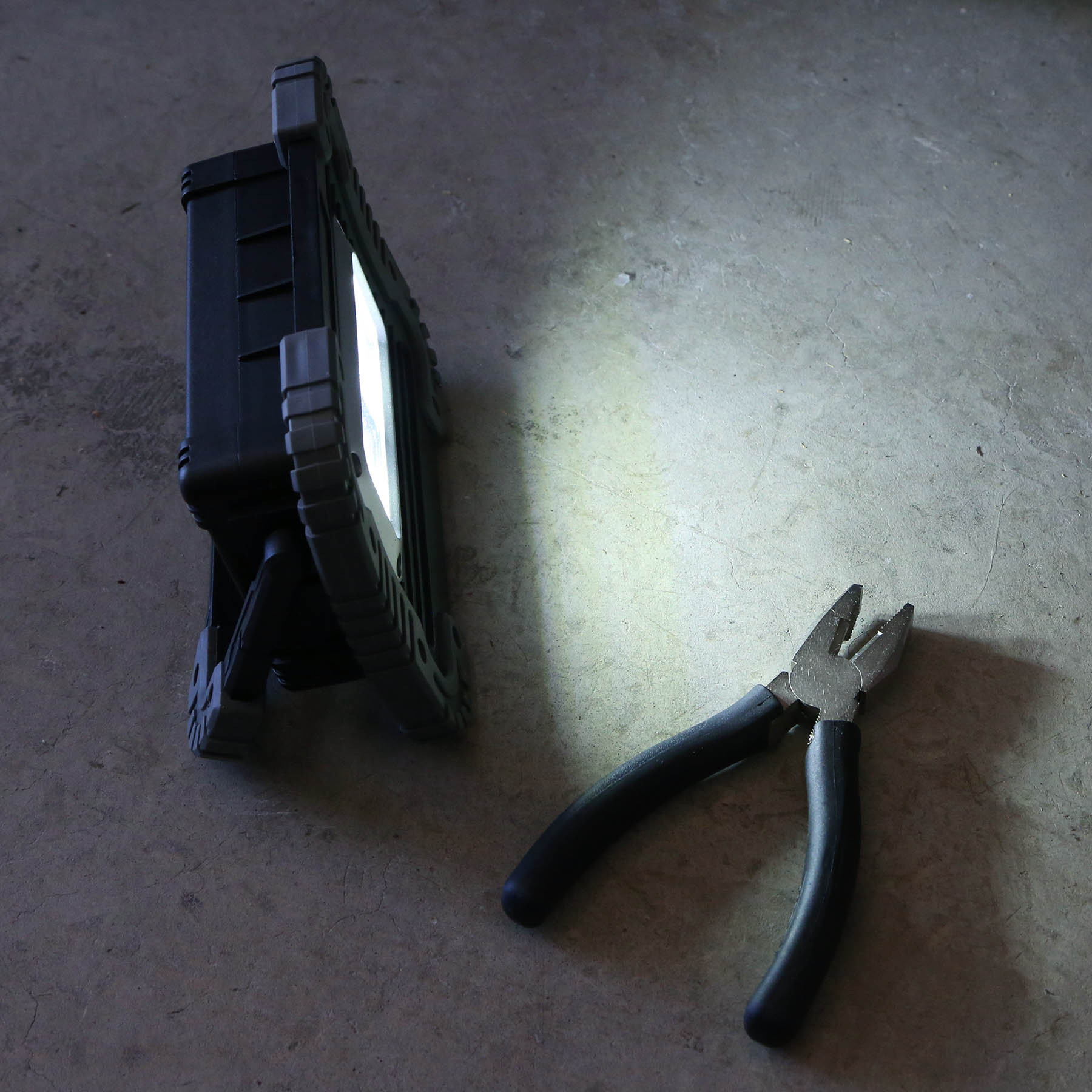 The Illuminator COB Work Light - HPG Brands