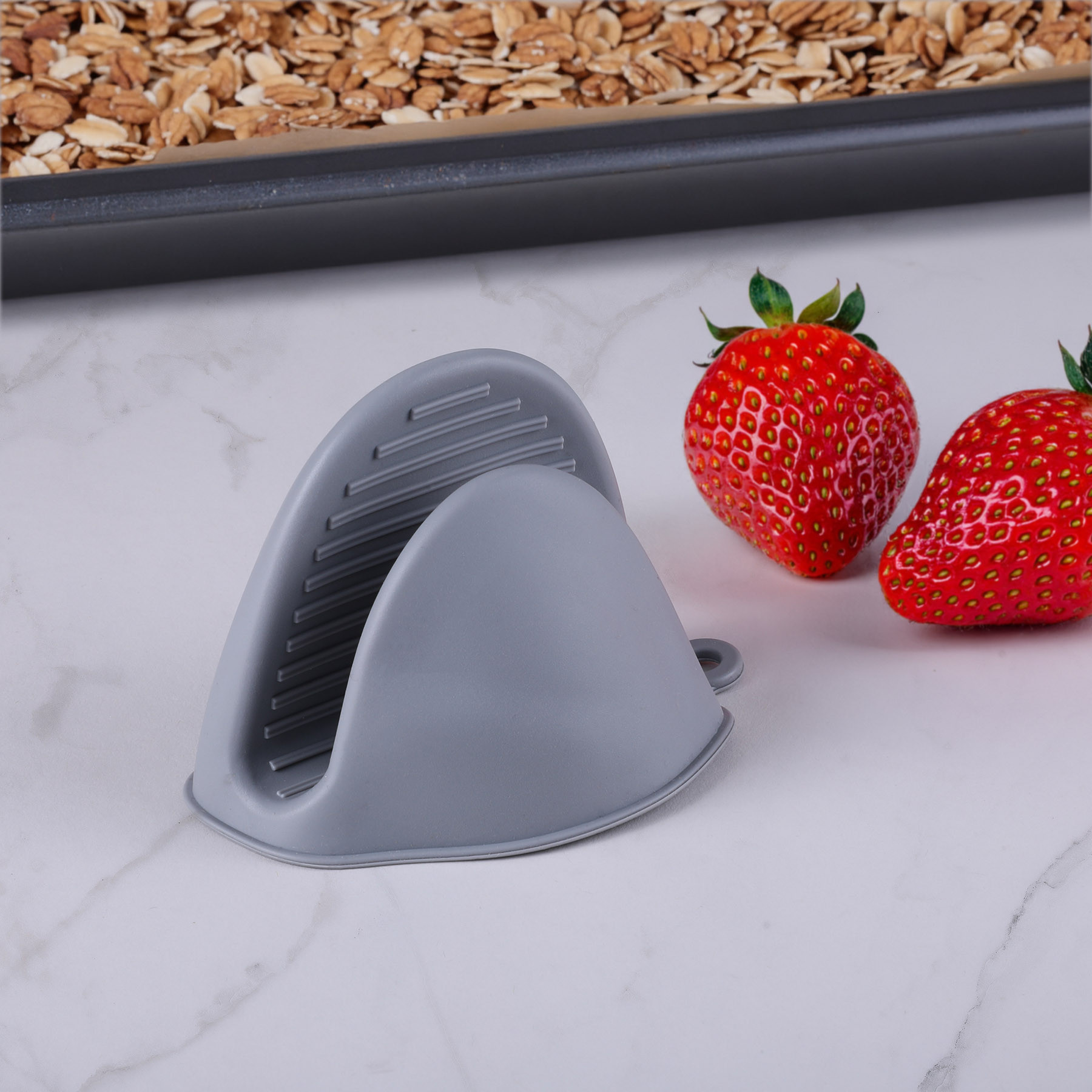 Lil'Pinch Silicone Oven Mitt - HPG Brands