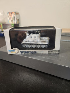German 38cm RW61 AUF Strumtiger Winter 1944/45 Dragon Armor 1/72 ready built, painted and decal ed Ages 8 and up Made in China