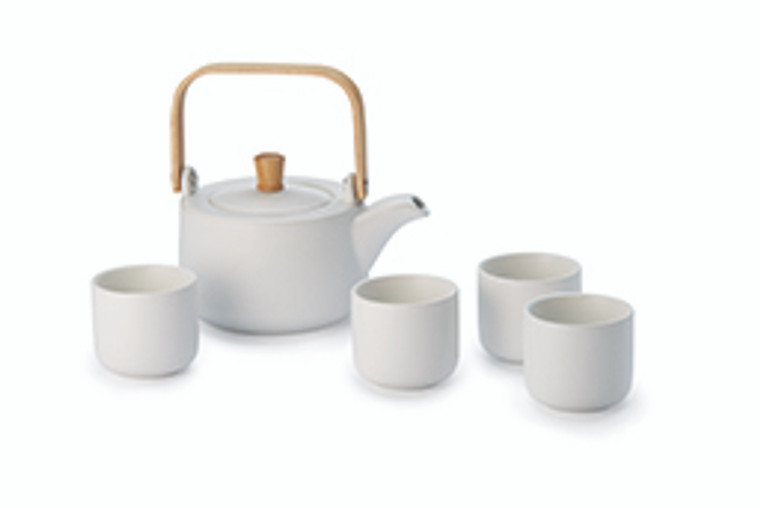 Tea Set “Giuliano”
porcelain with wooden handle, white, 5 piece set,
teapot with stainless steel
strainer and 4 cups
H. 4.8 inches (12.3 cm)
Ø 3.7 inches (9.5 cm)
content of pot 20.3 fl. oz. (0.6 l)
content of cup 4.1 fl. oz. (0.12 l)