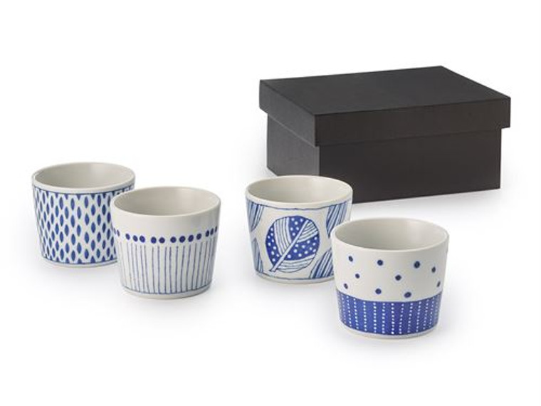 Cup Set “Kinu”
Japanese porcelain,
4 assorted, in gift box
H. 2.7 inches (6.8 cm)
Ø 3.2 inches (8.2 cm)
content 5.7 fl. oz. (0.17 l)
