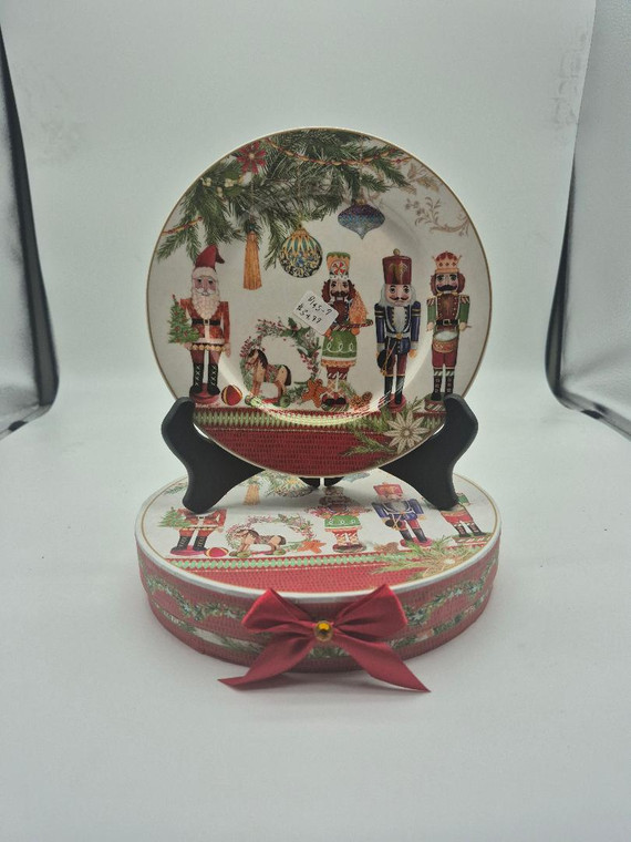 8" Porcelain 2-Plate Set/Box, Nutcracker Christmas:  Part of the Nutcracker Tea Set Christmas collection.  Create a tea for two setting. Additional plates available by special order, just ask! 

Includes:

2 pc Plate Set, made of Porcelain.