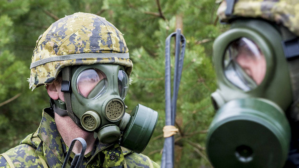 Canadian Armed Forces Issue C4 Gas Mask w/Filter and Carrier - Unsealed