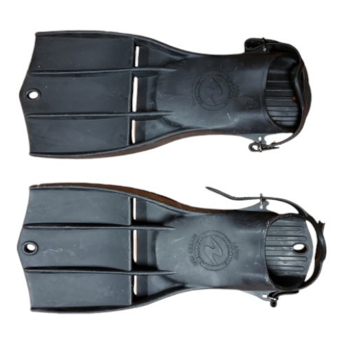 Canadian Armed Forces Diving Fins Size Large / Broken Left Strap