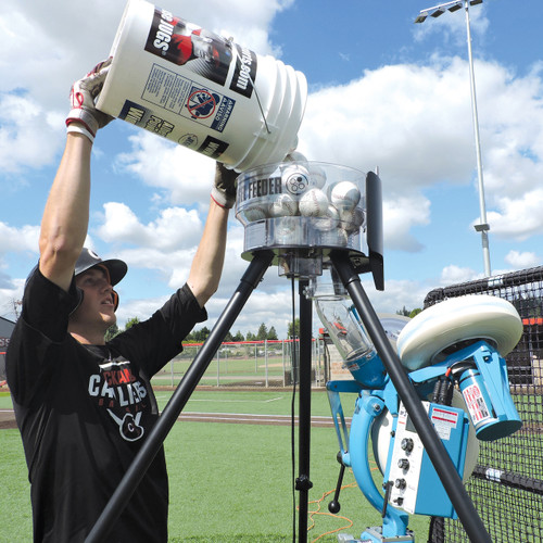 automatic ball pitcher