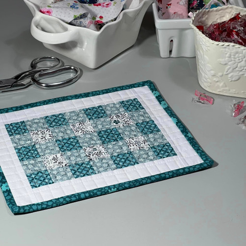 Free Project Download: Scrappy Mini Quilts