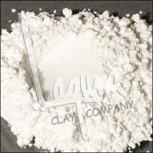 Crystalline minerals made up of mainly silica and alumina in combination with sodium and potassium oxides. Often considered a natural frit. Used extensively in both clay, up to 25% and glaze, up to 100%. 

Minspar-200 is a 200 mesh flotation grade soda Feldspar