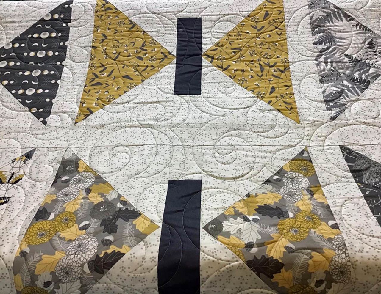 Computerized Quilting Rhapsody Edge-to-Edge Swirl