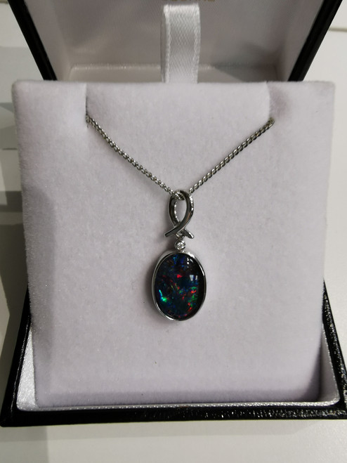 pt0346 W 9k wg opal trip pendant