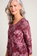 2gn18__textured-floral-wine_5