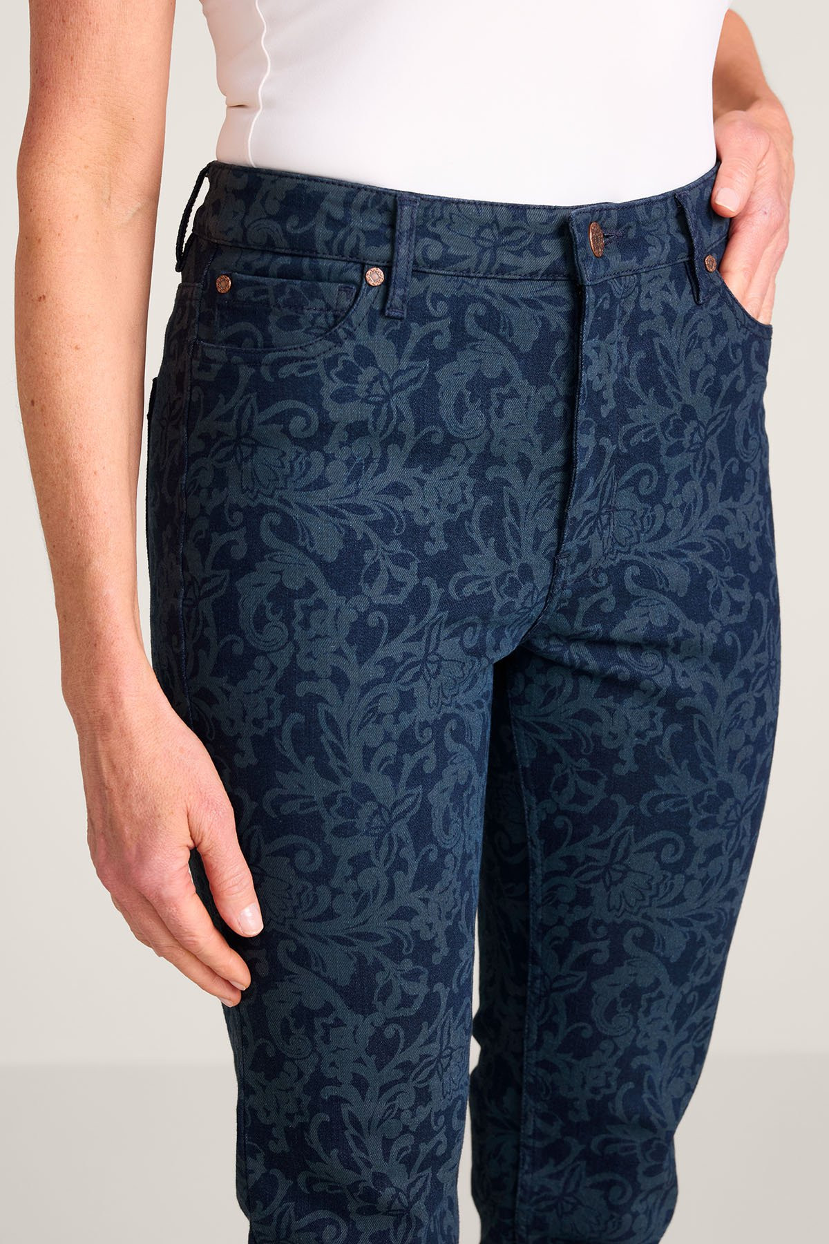 On A Scroll Slim Leg Jeans - thumbnail 5